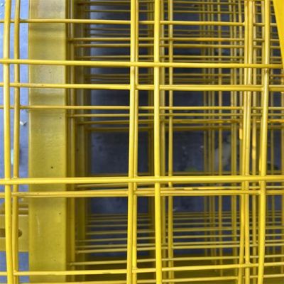 BWG 4-24 鉄線 PVC 溶接線網パネル 保護用の方角穴