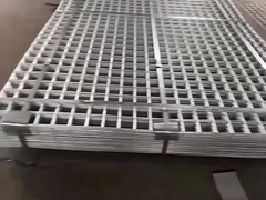 溶接された金網のパネル
